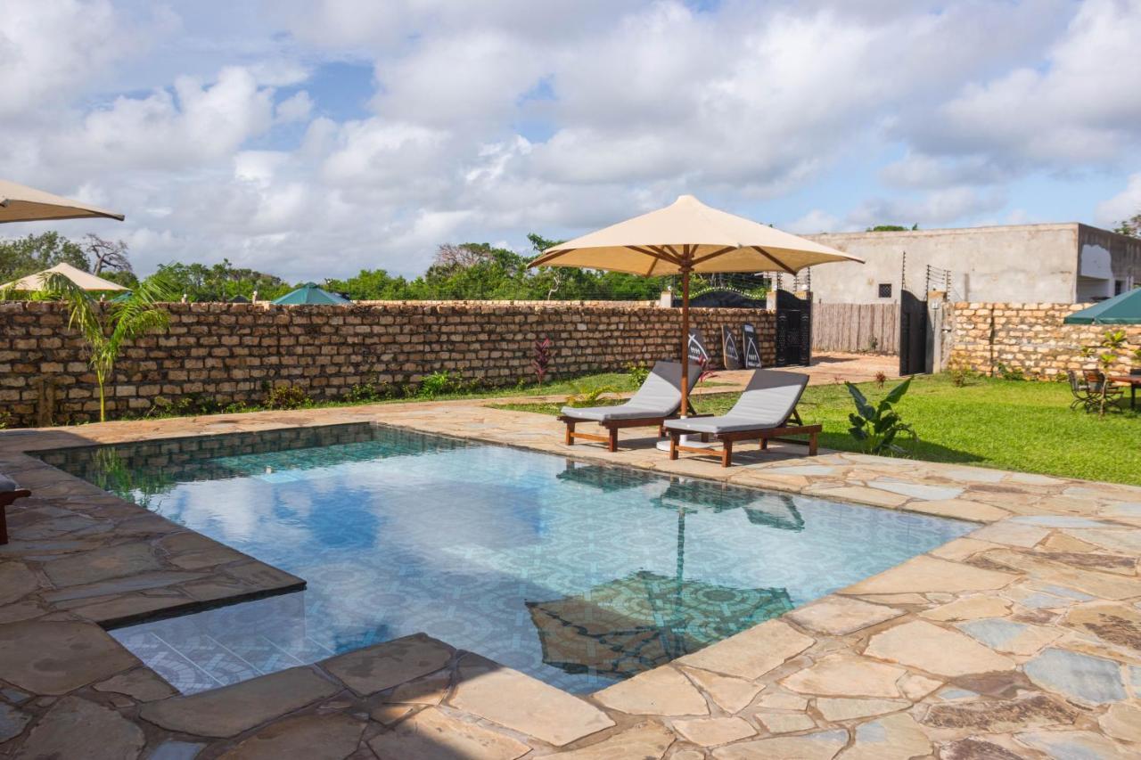 4 U Luxury Bungalows Diani Diani Beach Exterior photo