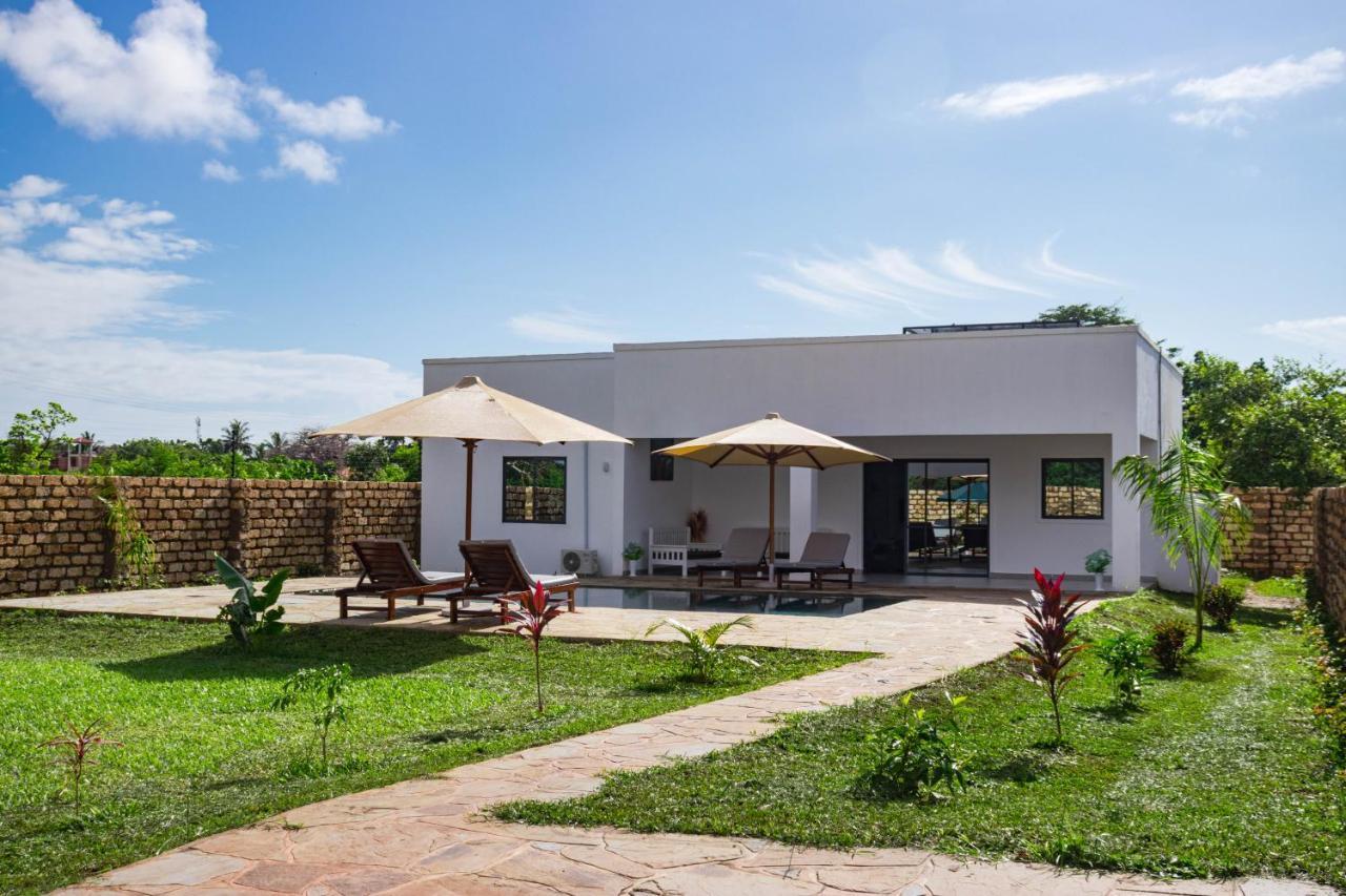 4 U Luxury Bungalows Diani Diani Beach Exterior photo