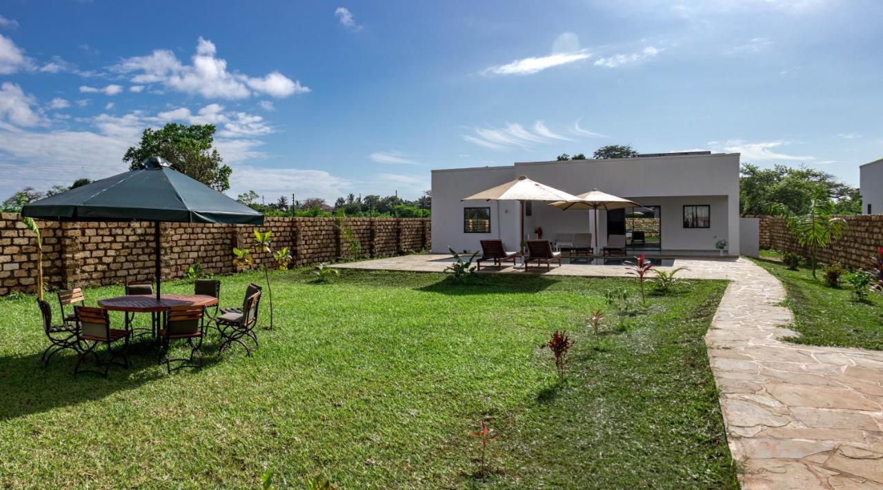 4 U Luxury Bungalows Diani Diani Beach Exterior photo