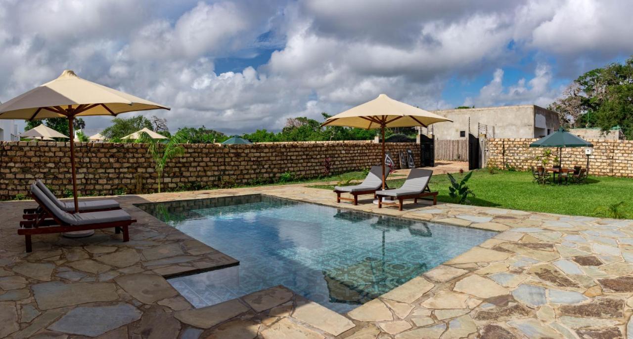4 U Luxury Bungalows Diani Diani Beach Exterior photo