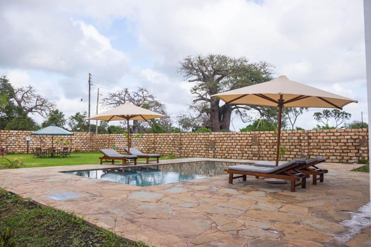 4 U Luxury Bungalows Diani Diani Beach Exterior photo
