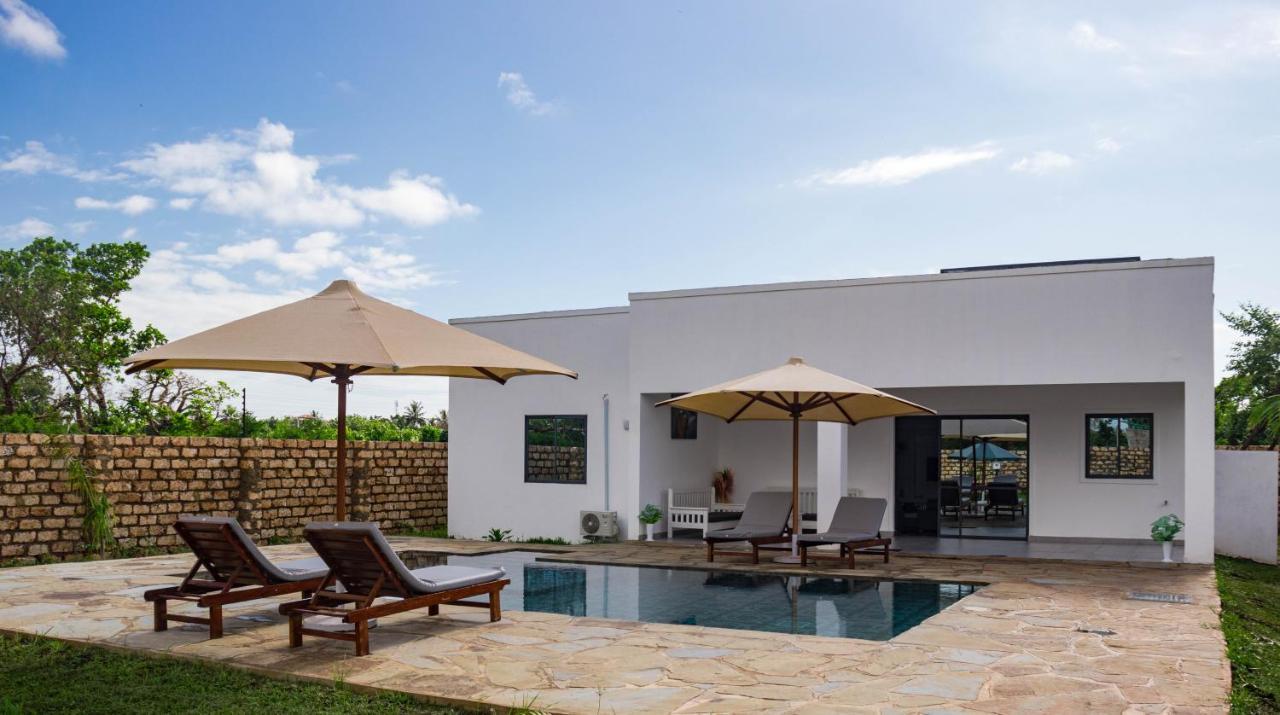 4 U Luxury Bungalows Diani Diani Beach Exterior photo